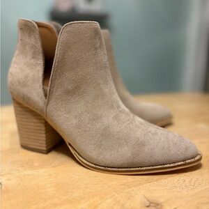 BEAST FASHION Suede Gray Ankle Booties